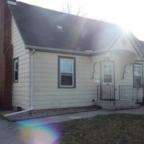 720 W Moulton St. Pontiac